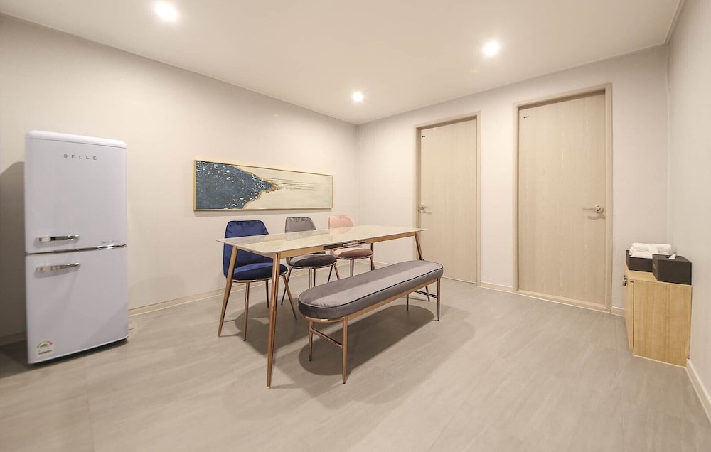 Family Room photo 2