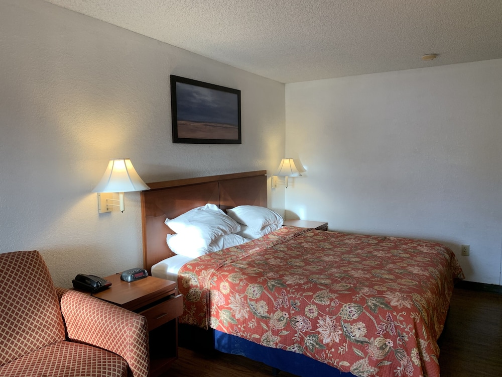 Studio Suite, 1 King Bed, Non Smoking photo 3