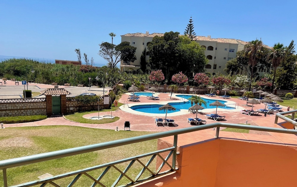 Apartment, 2 Bedrooms, Pool View (6 pax) photo 2