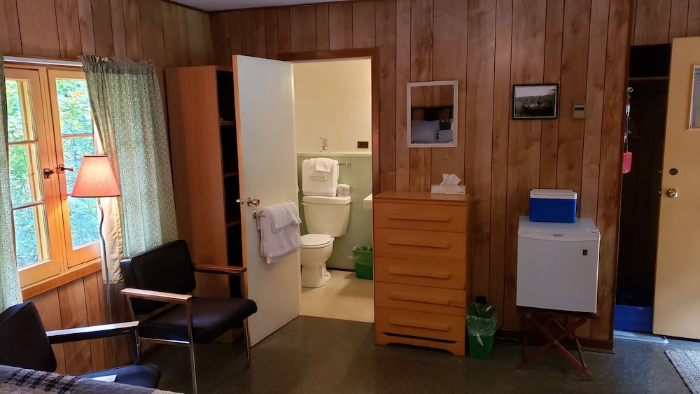 Standard Cabin, Multiple Beds photo 3