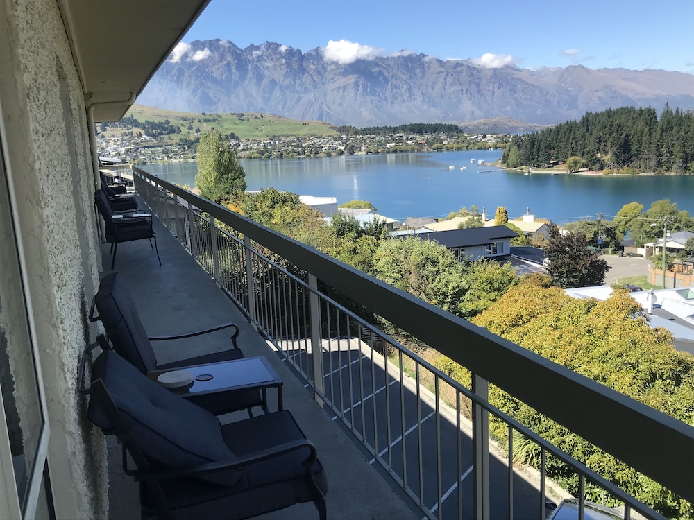 2 Bedroom Lake View Unit