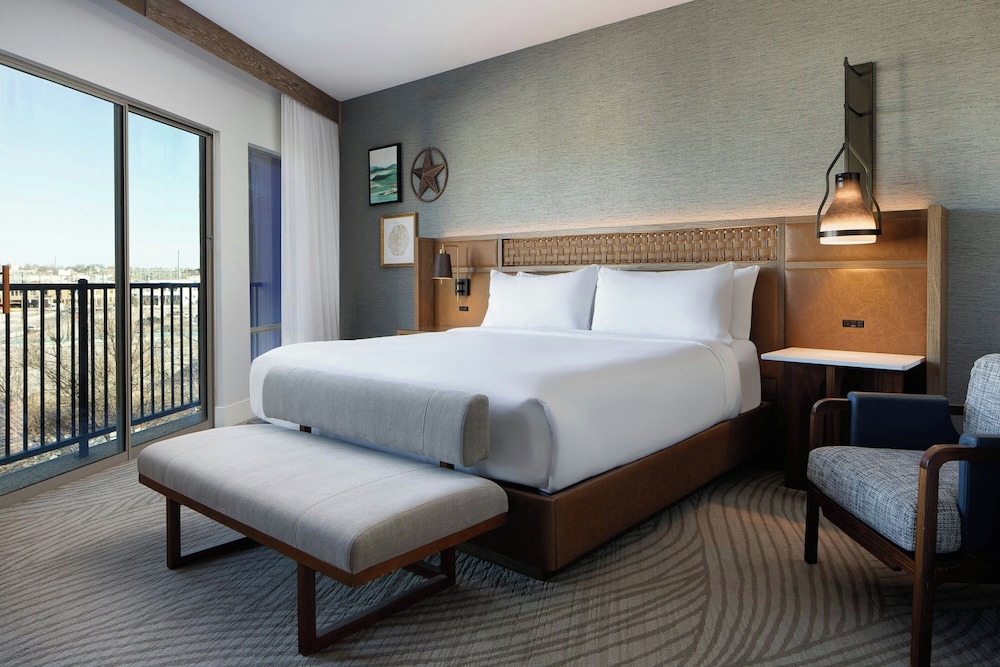 Junior Suite, 1 Bedroom, River View photo 2