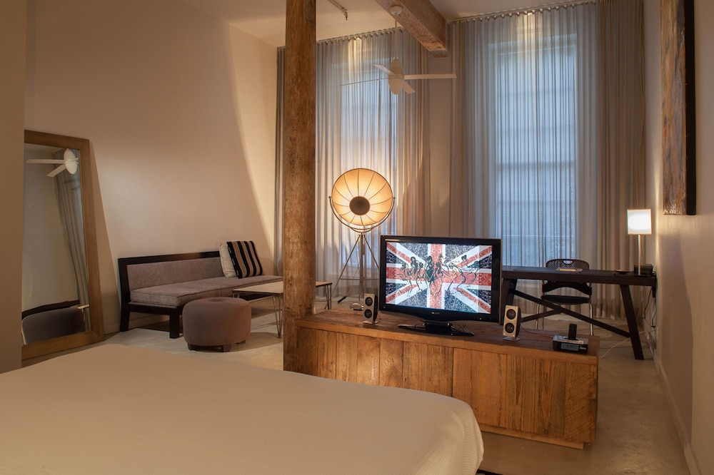 Deluxe Room, 1 King Bed, City View (Artist Loft - LSNK) photo 1