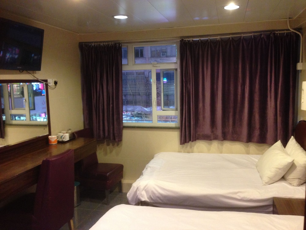 Economy Triple Room - Photo 10