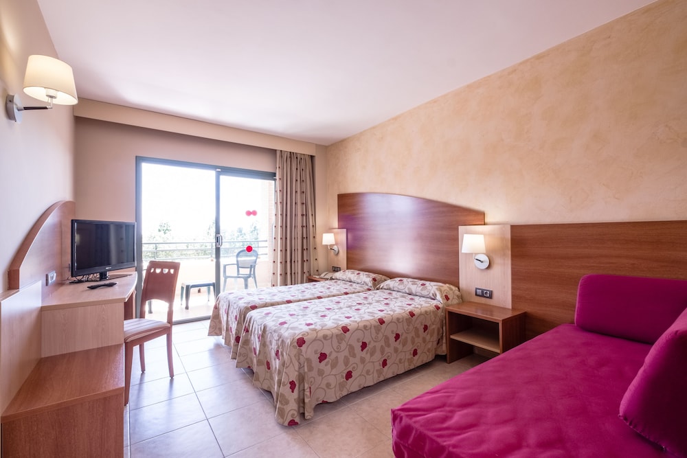 Standard Room, Terrace, Pool View