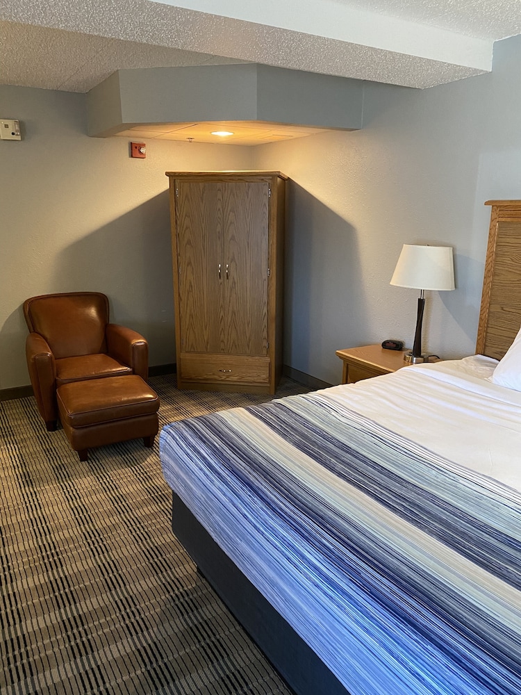 Suite, Multiple Beds, Non Smoking - Photo 2