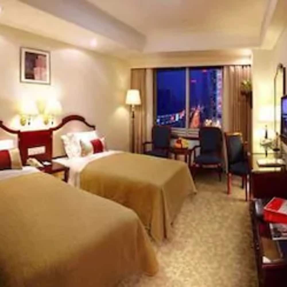 Deluxe Room with Twin beds photo 3