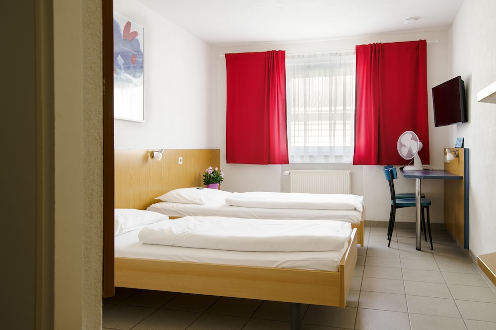Basic Single Room photo 3