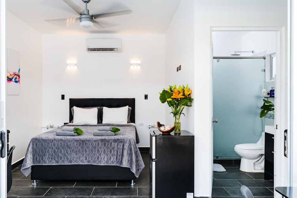 Premium Double Room, 1 Queen Bed, Pool View
