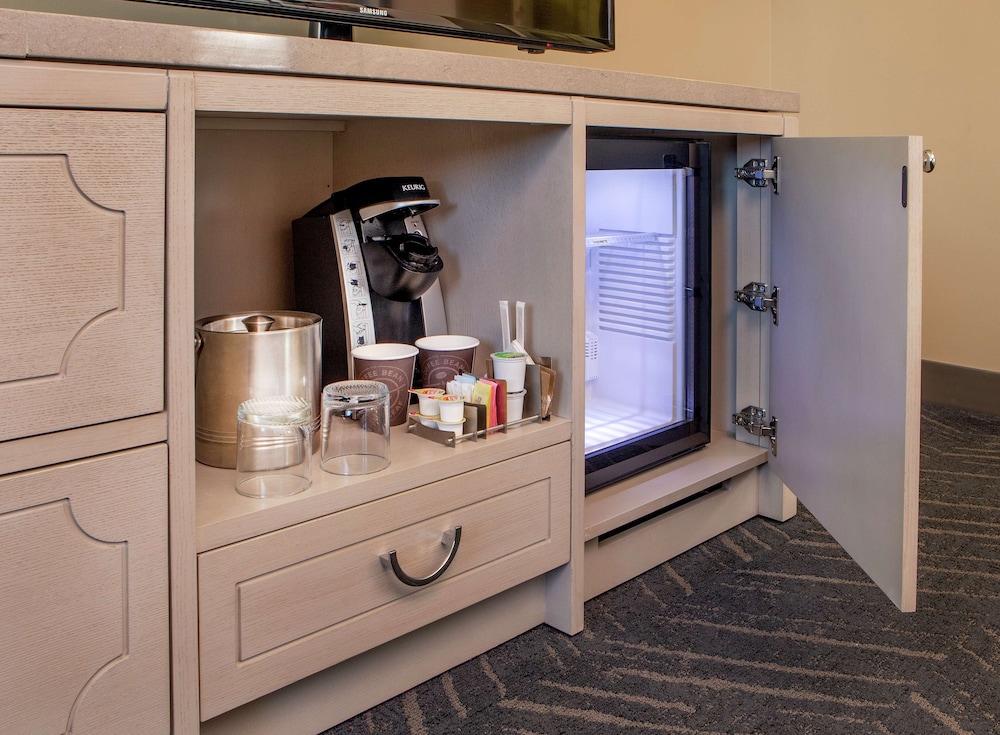 Junior Suite, 1 King Bed, City View - Photo 5