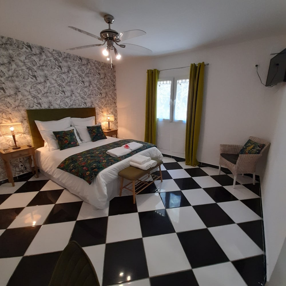 Luxury Double Room, 1 Queen Bed, Garden View photo 1