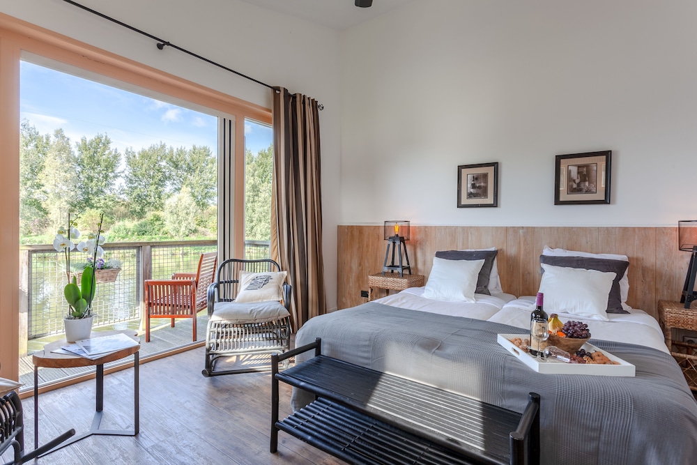 Standard Double or Twin Room, River View, Courtyard Area photo 2