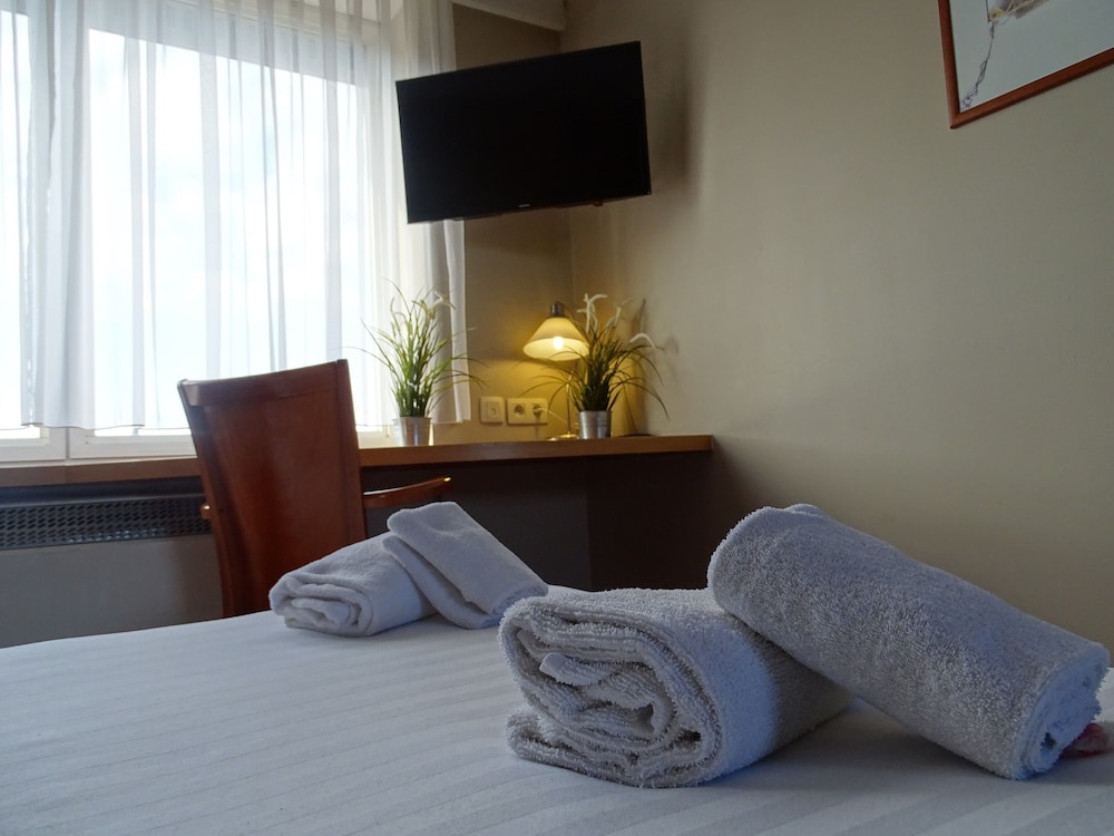 Budget Double Room - Photo 2