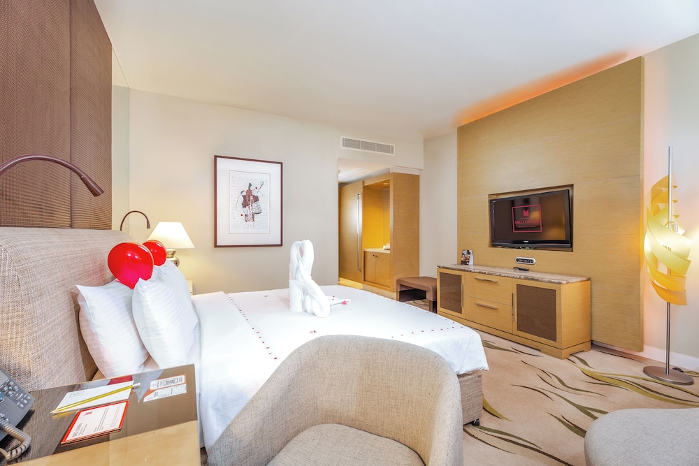 Deluxe Room, 1 King Bed photo 2