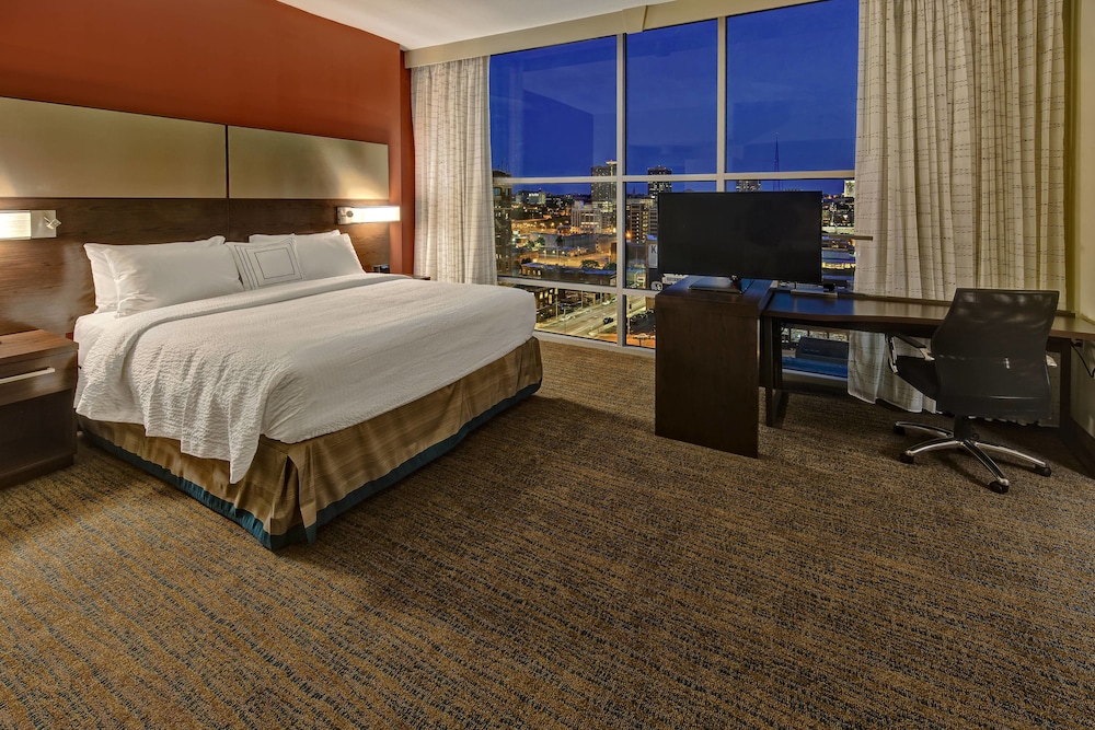 Deluxe Studio Suite, 1 King Bed with Sofa bed (Hearing Accessible) photo 2