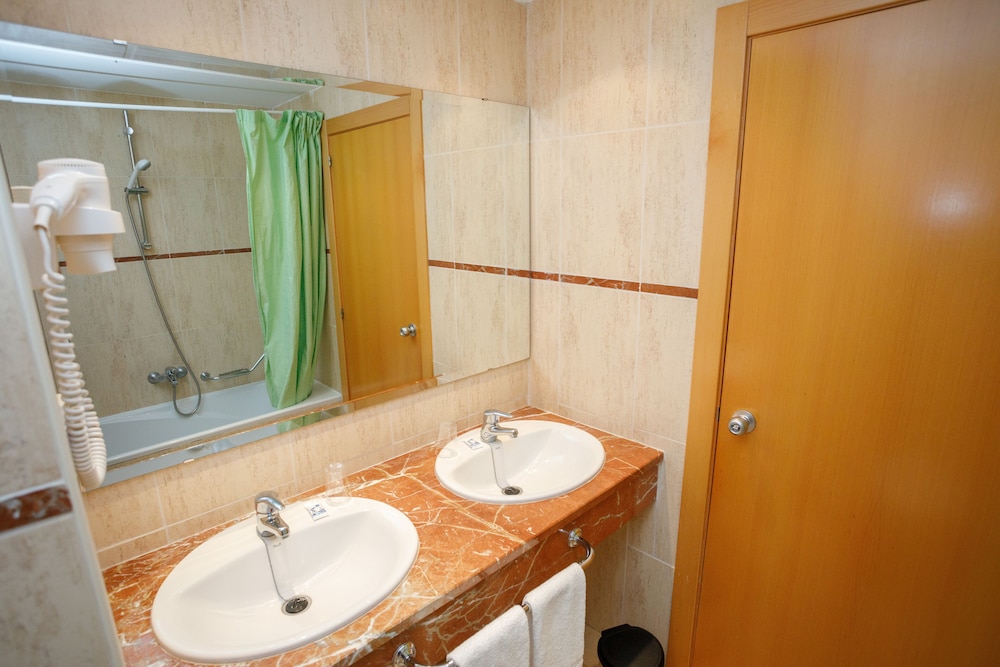 Habitación Doble con Terraza (2 adultos y 1 niño)