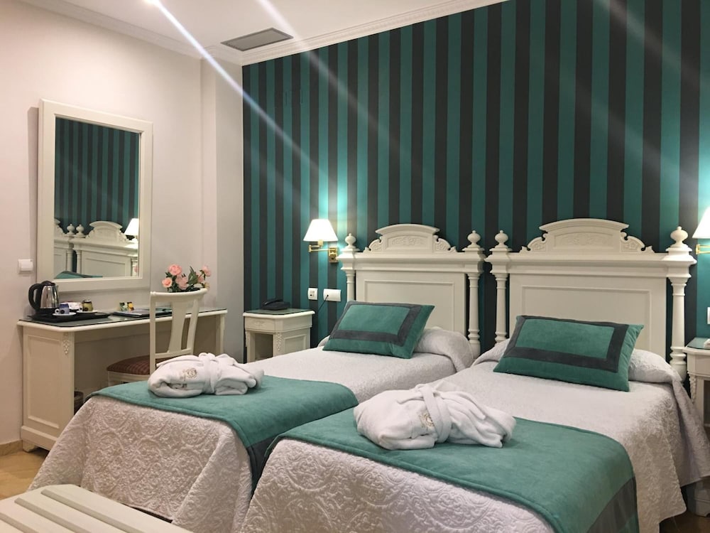 Standard Twin Room - Photo 24