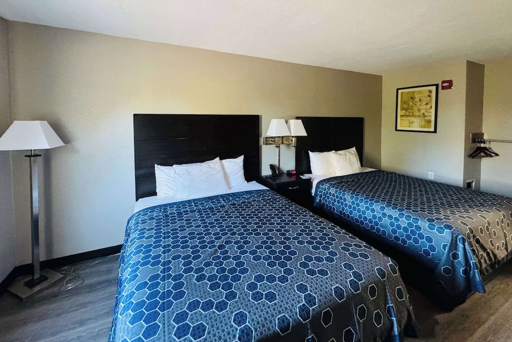 Room, 2 Queen Beds, Accessible, Non Smoking - Photo 1