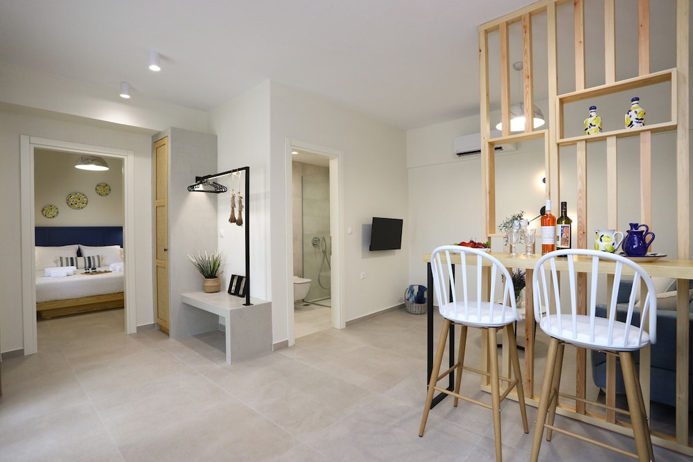 Deluxe Quadruple Room, 1 Queen Bed with Sofa bed