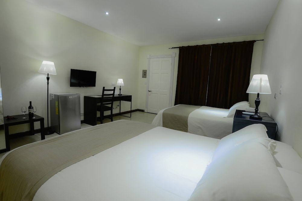 Deluxe Room, 2 Queen Beds, Accessible photo 1