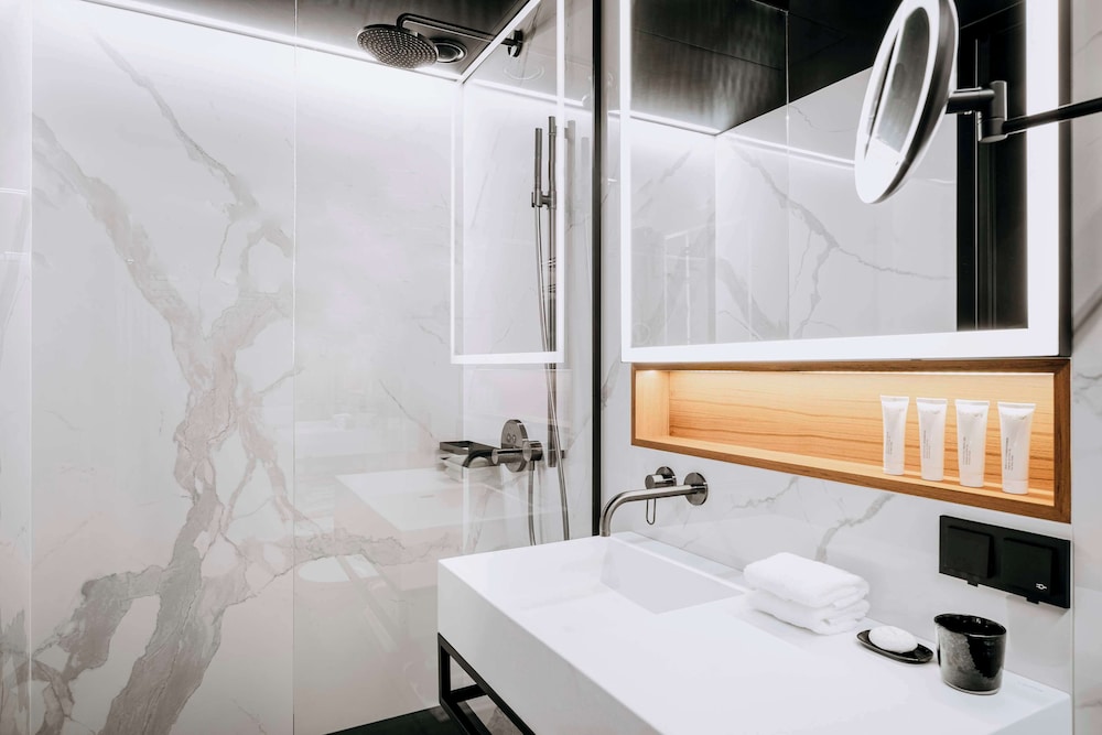 Executive Room - Photo 7