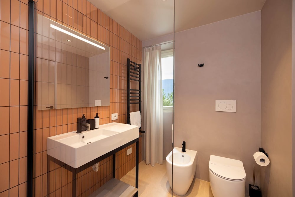Suite, Patio, Lake View, photo 6