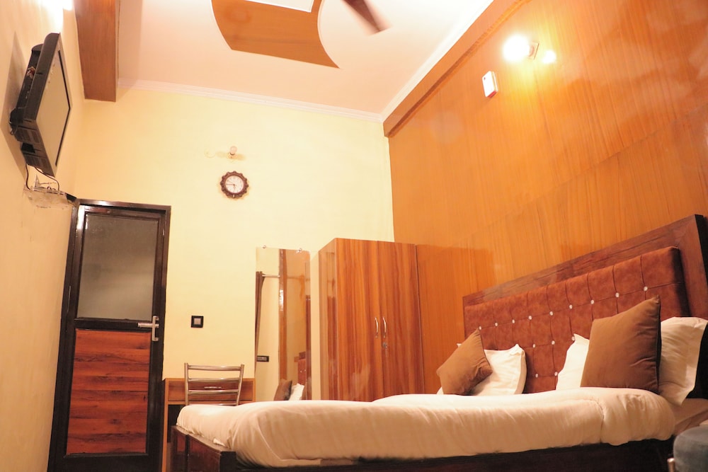 Deluxe Room - Photo 6