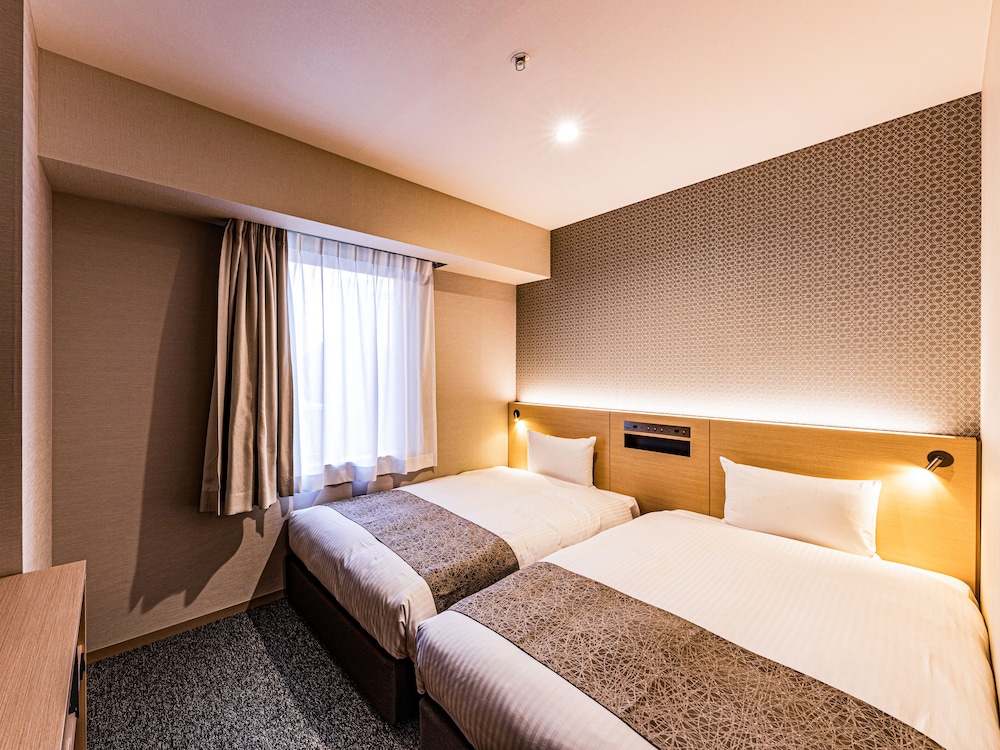Superior Twin Room, Non Smoking (Separate breakfast charge for 0-6yrs) photo 1