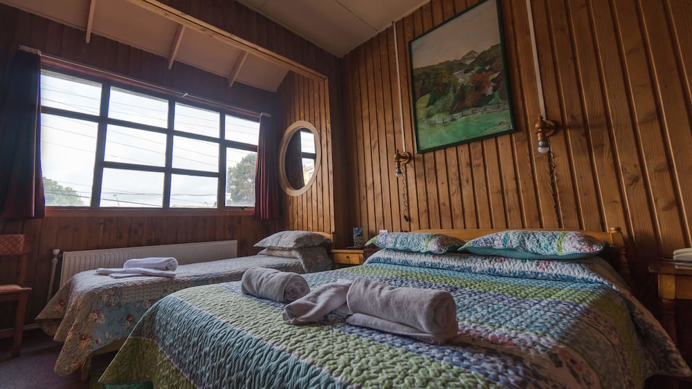 Standard Double Or Twin Room, Multiple Beds, Private Bathroom photo 3