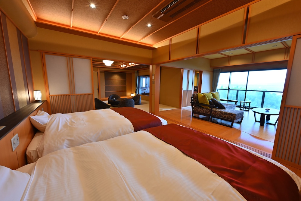 Japanese-Western Style Special Suite with Open-Air Hot spring Bath - Photo 2