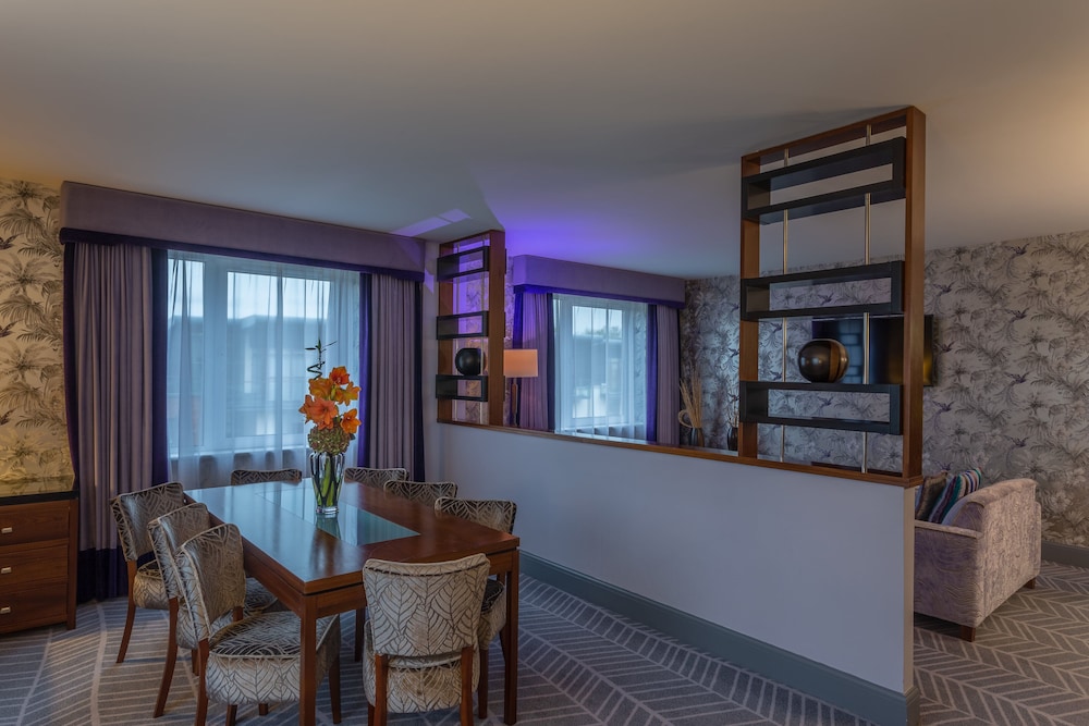 Suite, 1 Bedroom, Park View - Photo 1