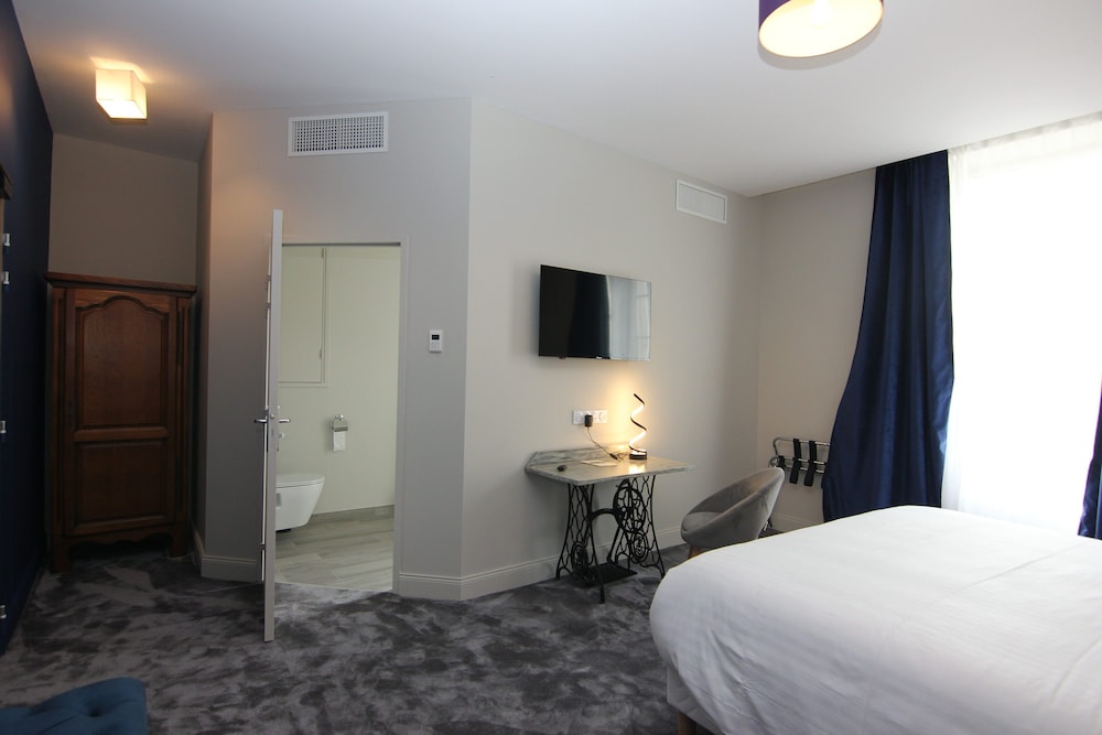 Deluxe Room - Photo 21