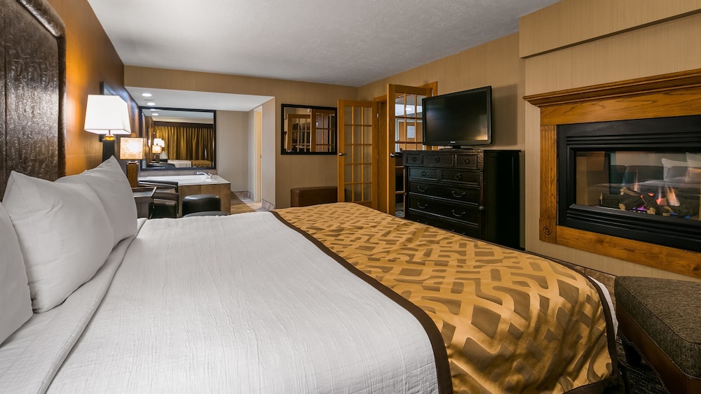 Suite, 1 King Bed, Non Smoking, Jetted Tub photo 1