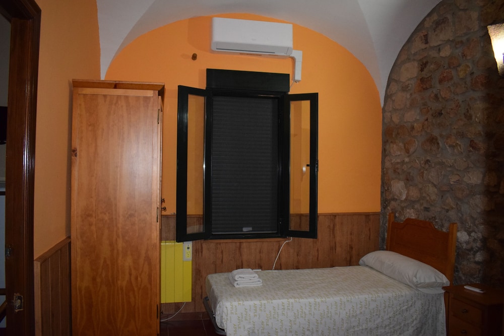 Basic Double Or Twin Room photo 2