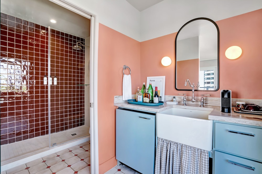 Studio, 1 Queen Bed, Balcony