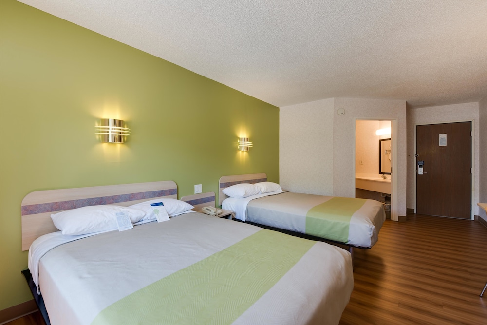 Standard Room, 2 Double Beds, Non Smoking - Photo 2