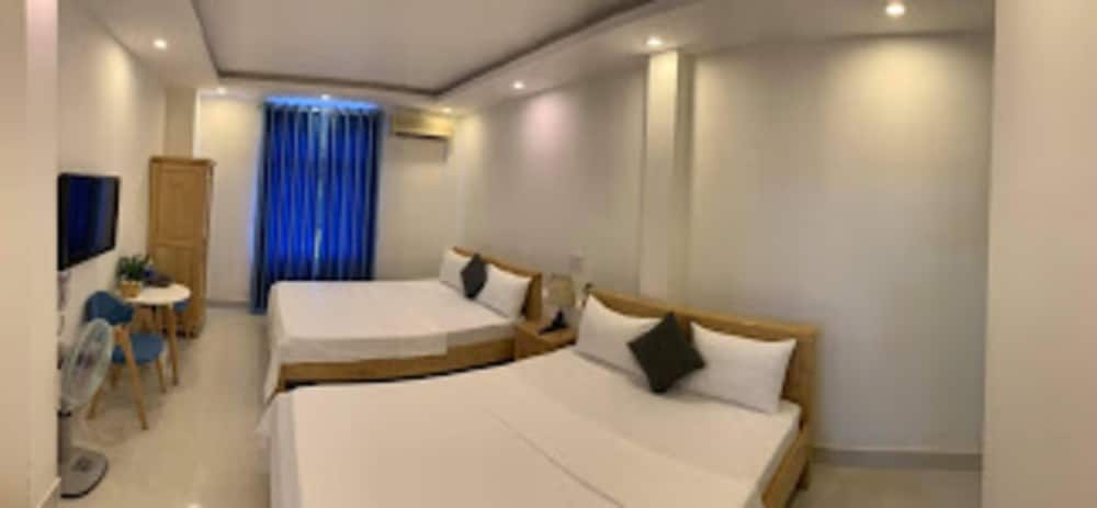 Family Room - Photo 6