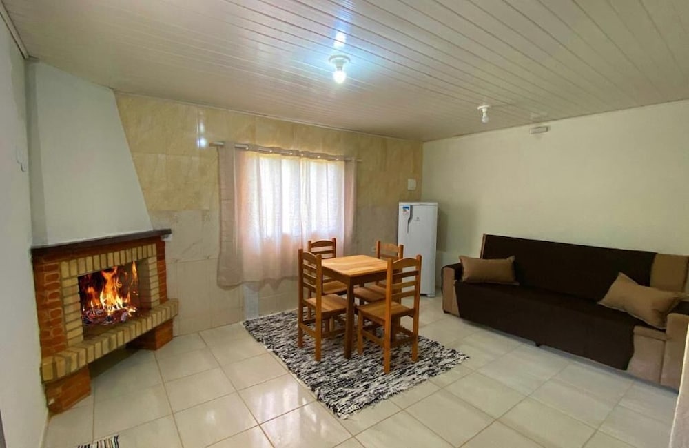 Simple 1 bedroom house photo 3