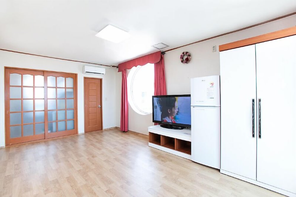 Room (Korean Ondol - 10 PY) photo 2