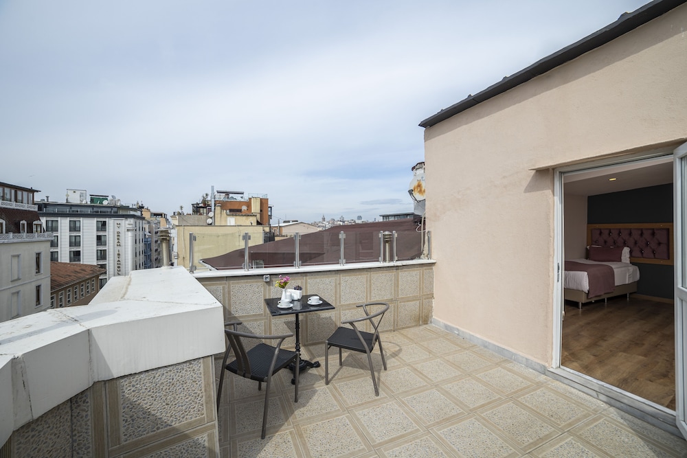Quadruple Room, Balcony photo 2