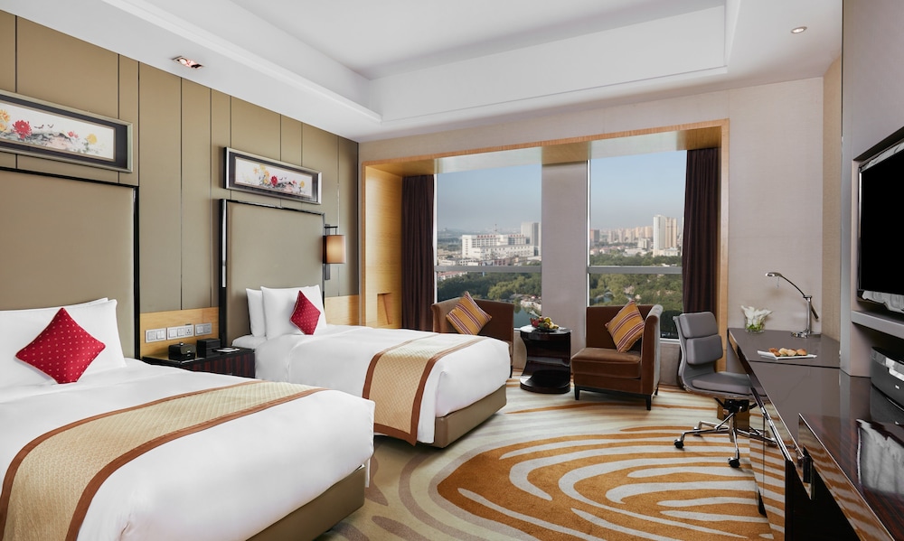 Classic Room, 2 Twin Beds, Business Lounge Access, View (Monument View)