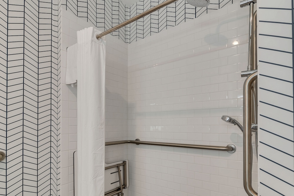 Standard Room, 1 King Bed, Roll-in Shower (Mobility Accessible) - Photo 1