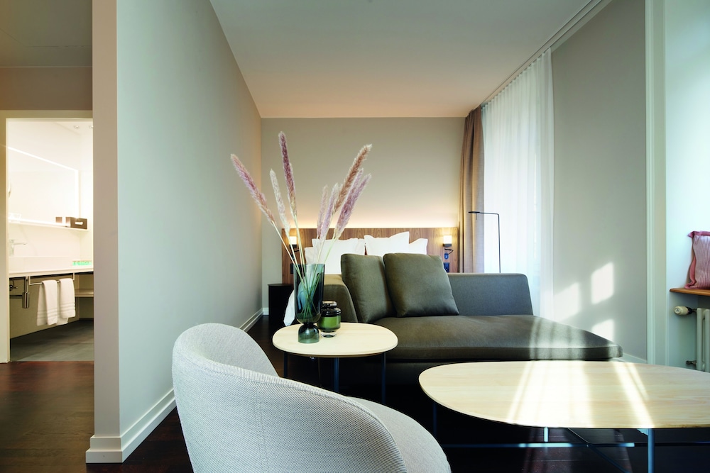 Superior Double Room thumbnail 5