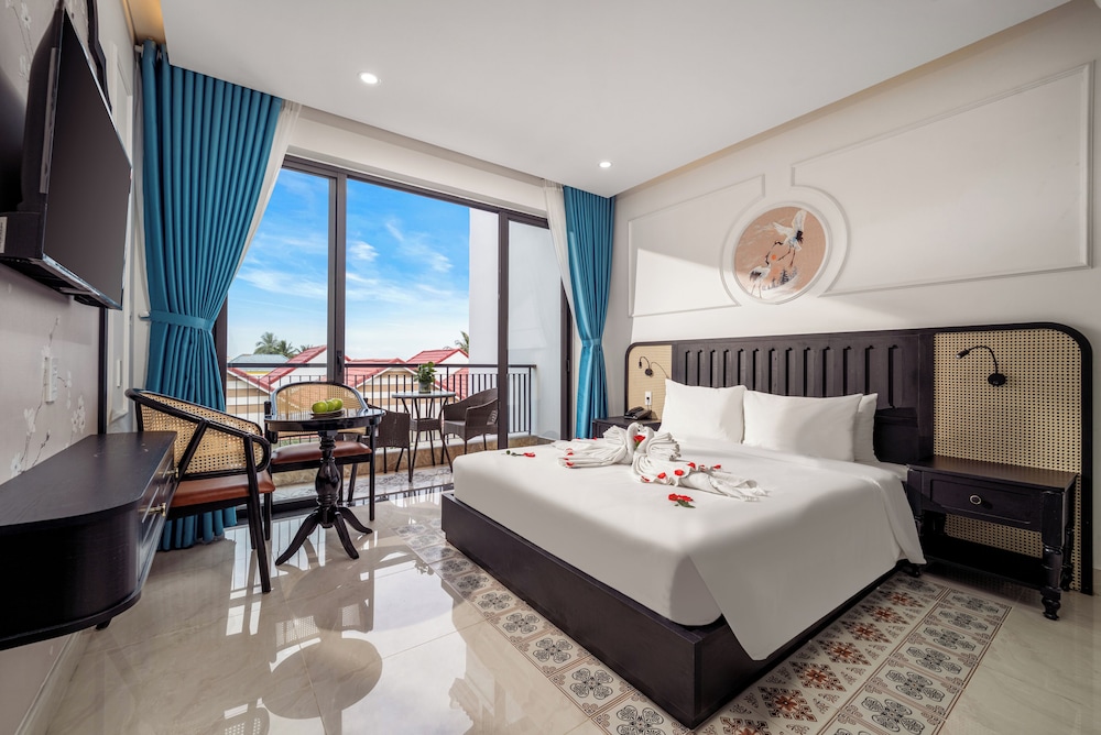 Premier Double Room, Balcony, Pool View