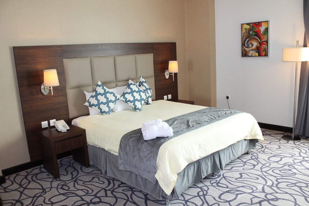 Executive Room, 1 King Bed with Sofa bed photo 2