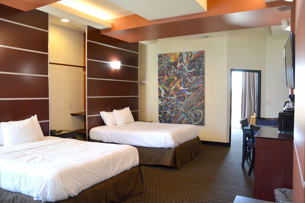 Suite, 1 Bedroom, Non Smoking (3 Queen Beds) - Photo 4