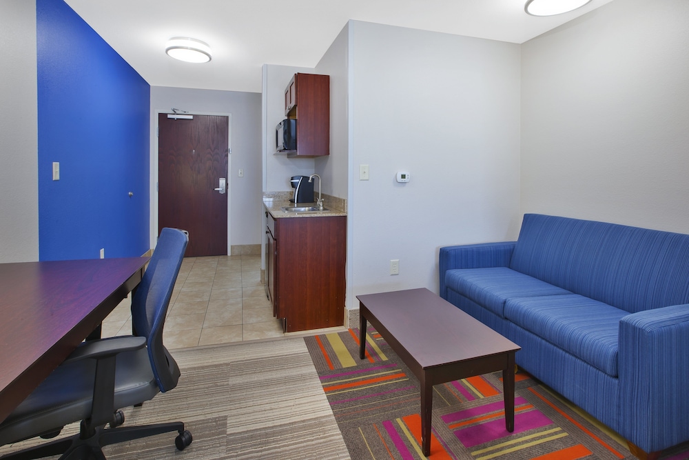 Suite, Multiple Beds - Photo 3