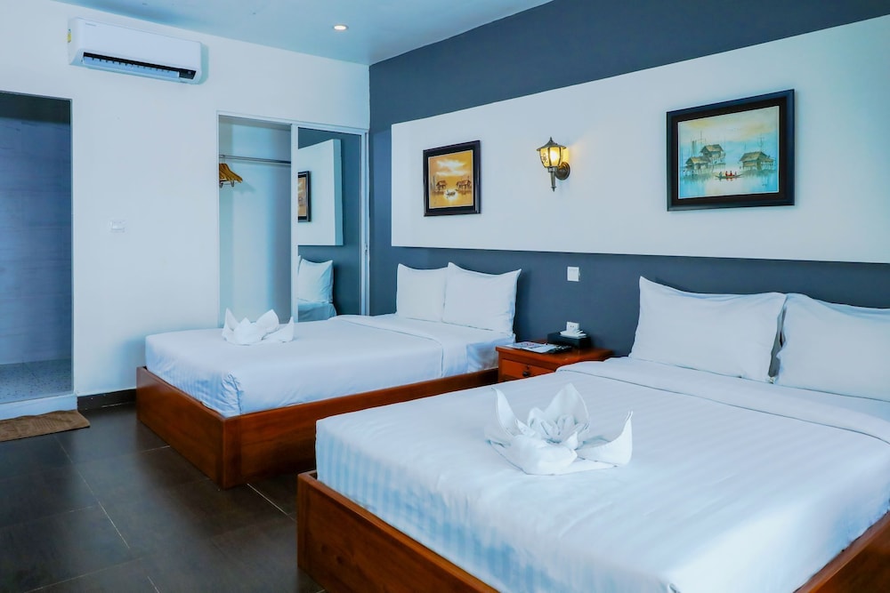 Deluxe Twin Room, Pool Access, Poolside photo 2