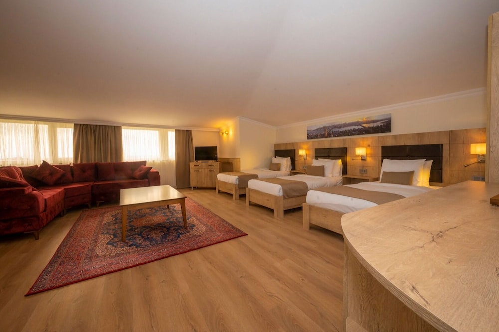 Junior Room, Multiple Beds, Non Smoking, Bathtub photo 1