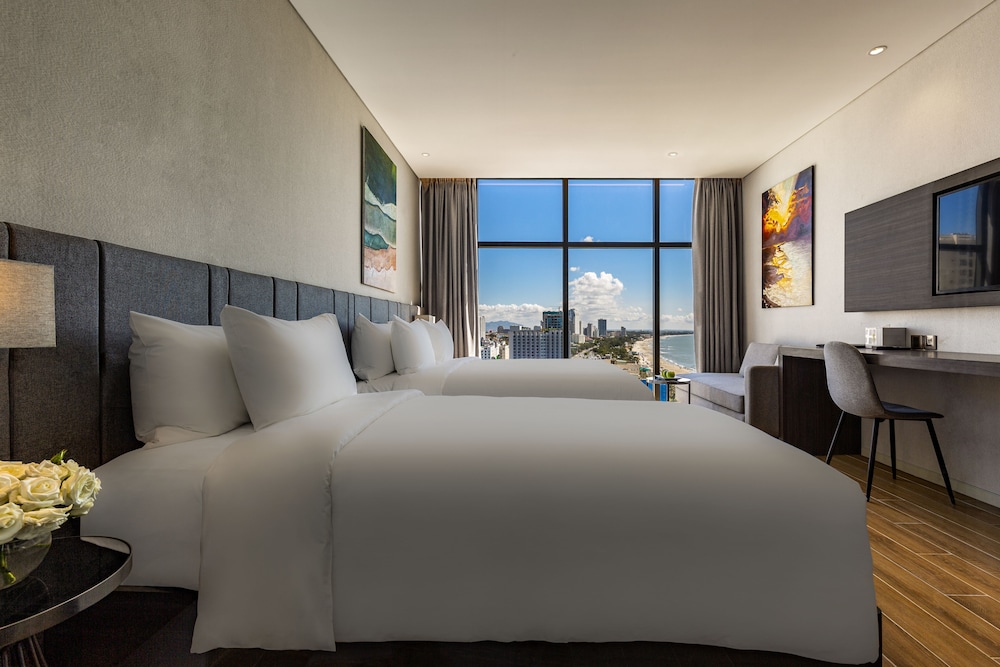 Deluxe Triple Room, Partial Ocean View photo 3